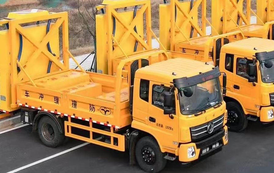 18米高空作業車景區老舊房屋翻新施工現場